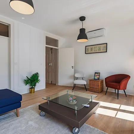Classy 3-bedroom By Lovelystay Лиссабон