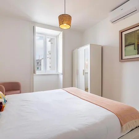 Classy 3-bedroom By Lovelystay * Lisboa