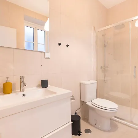 Classy 3-bedroom By Lovelystay * Lisboa